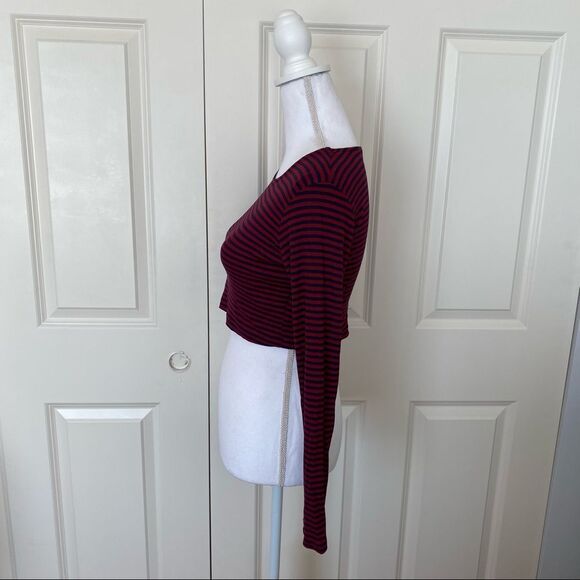 Lisakai Long Sleeve Crop Top - Picture 6 of 11